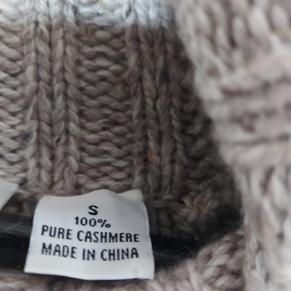 Autumn Cashmere pure cashmere cableknit oversized turtleneck sweater wit… - Picture 5 of 8